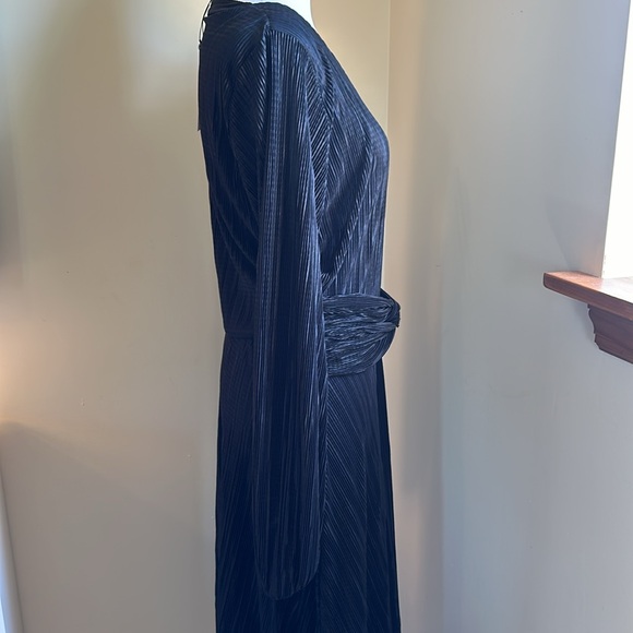 NWT - Boohoo- Women's Black Plisse Plunge Bodycon Midi Dress - Size 16 - Picture 6 of 14